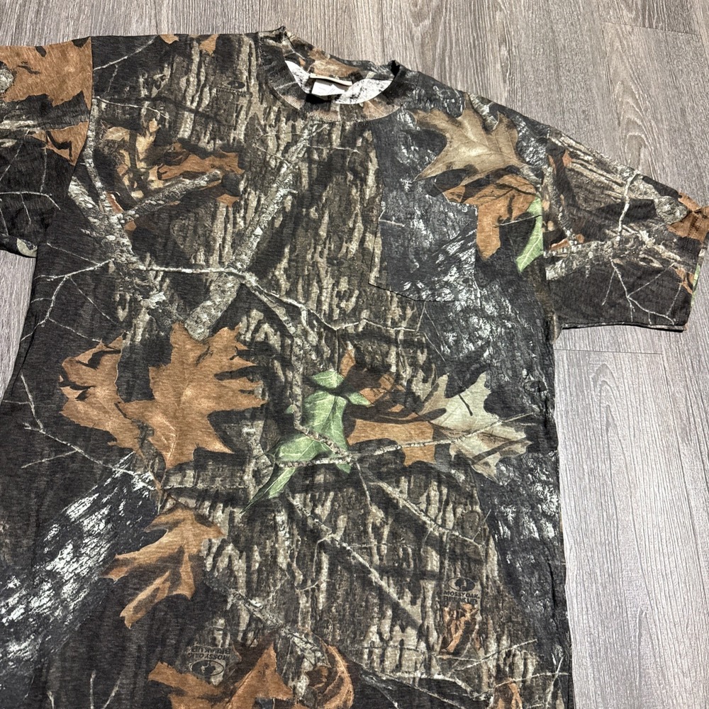 Vintage Mossy Oak Breakup Camo Hunting T-Shirt Size Large Pocket